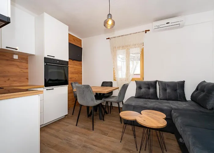 Апартаменты Lovely In Горни-Карин