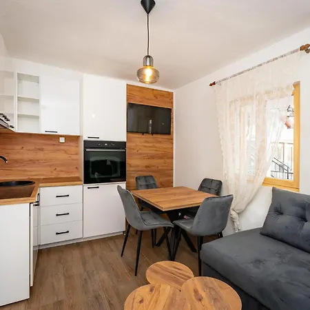Awesome In With Kitchen Apartment *