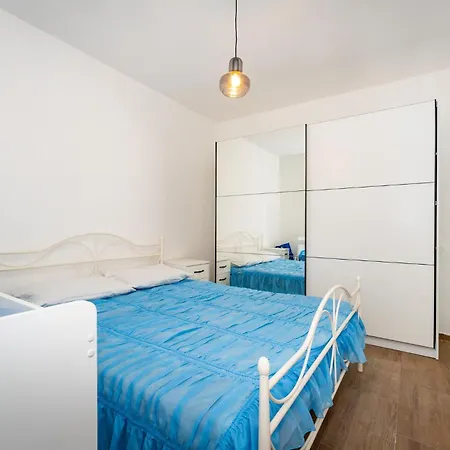 1 Bedroom Awesome In